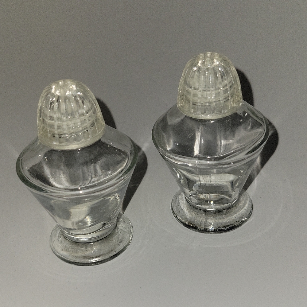 Elegant Clear Glass Salt and Pepper Shakers